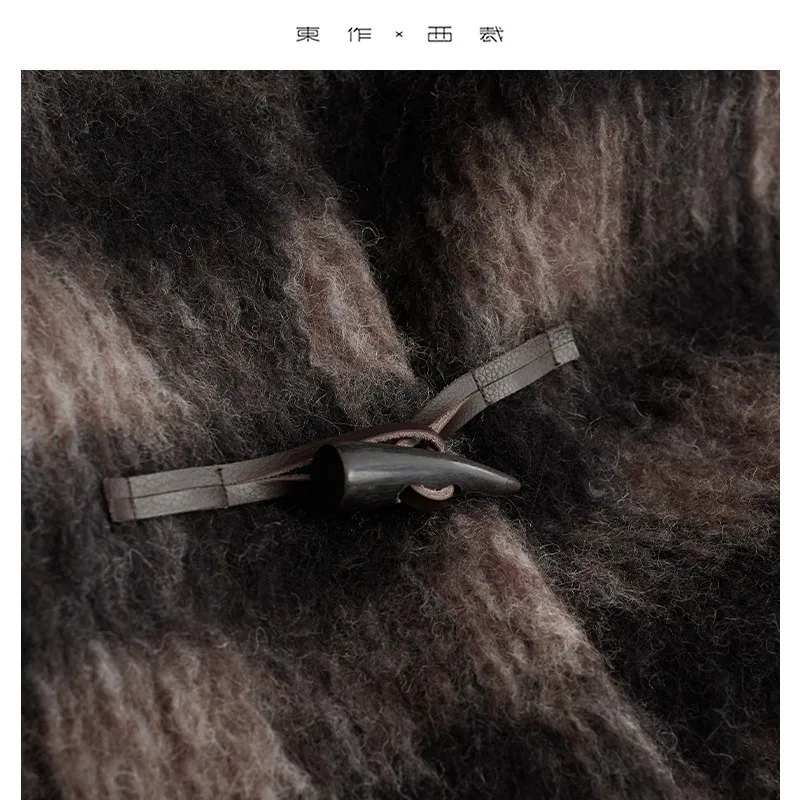 معطف منقوش ~ معطف متوسط الطول بأزرار على شكل قرن على الطراز القديم معطف نسائي من صوف الألبكة 2025 شتاء على الطراز البريطاني