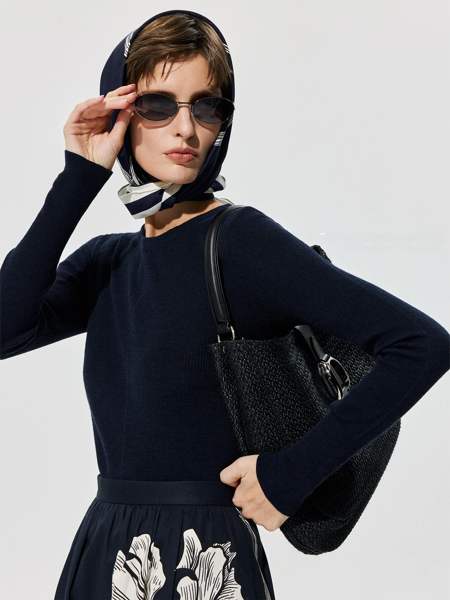 

Colin Wang Cashmere Knitted Base Shirt round Neck Versatile Slimming Woolen Women's Inner Wear Fashion Spring 2026