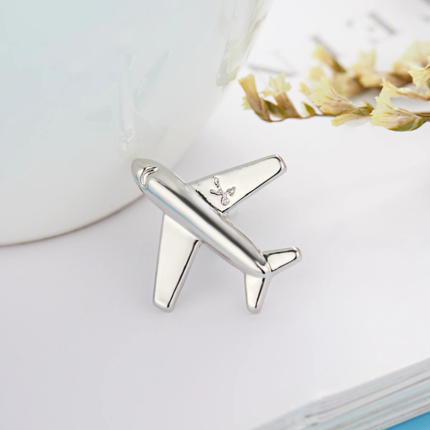 Rinhoo Fashion Alloy Women Men Enamel Brooches Pin Glasses Sunglasses Frame Scissor Aircraft Airplane Badge Lapel Button Jewelry