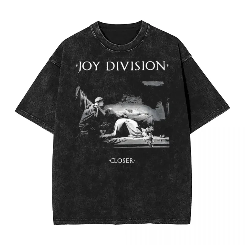 Футболка с надписью «Joy Division Love Will Tear Us»