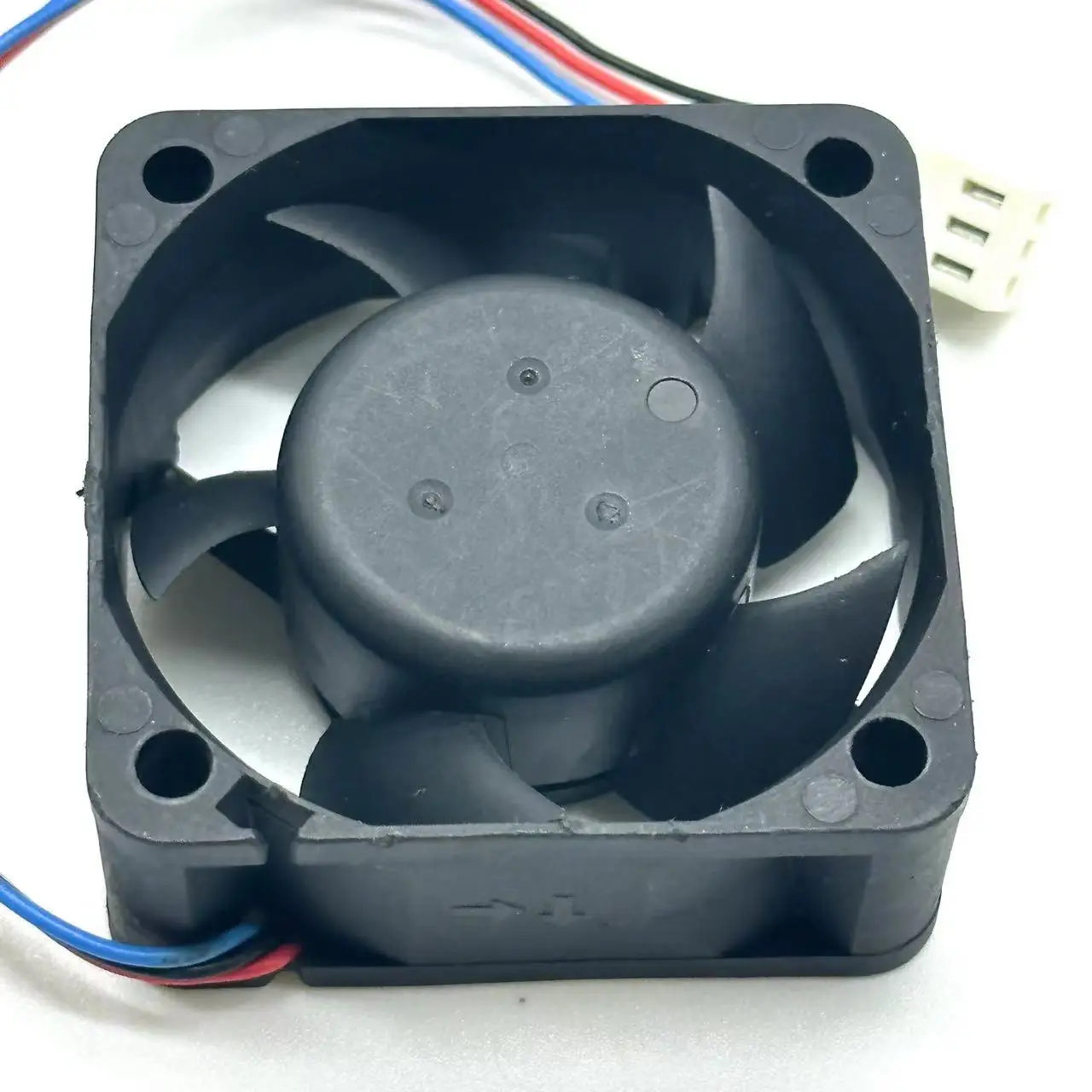 

Delta Electronics AFB0512HHD 5E06 DC 12 В 0,21 А 50x50x20 мм 3-проводной охлаждающий вентилятор для сервера