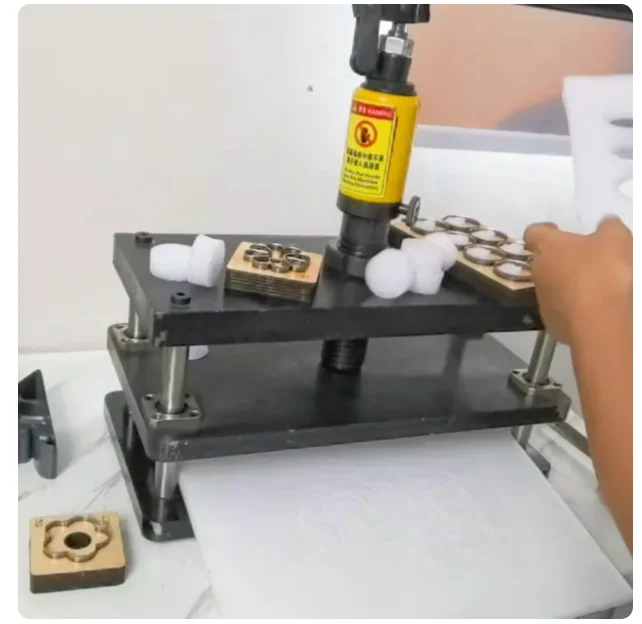 350*220MM Hydraulic Slipper Diy Cutting Machine Small Pressing Knife Punching Paper Cloth Blanking Molding Leather Insoles