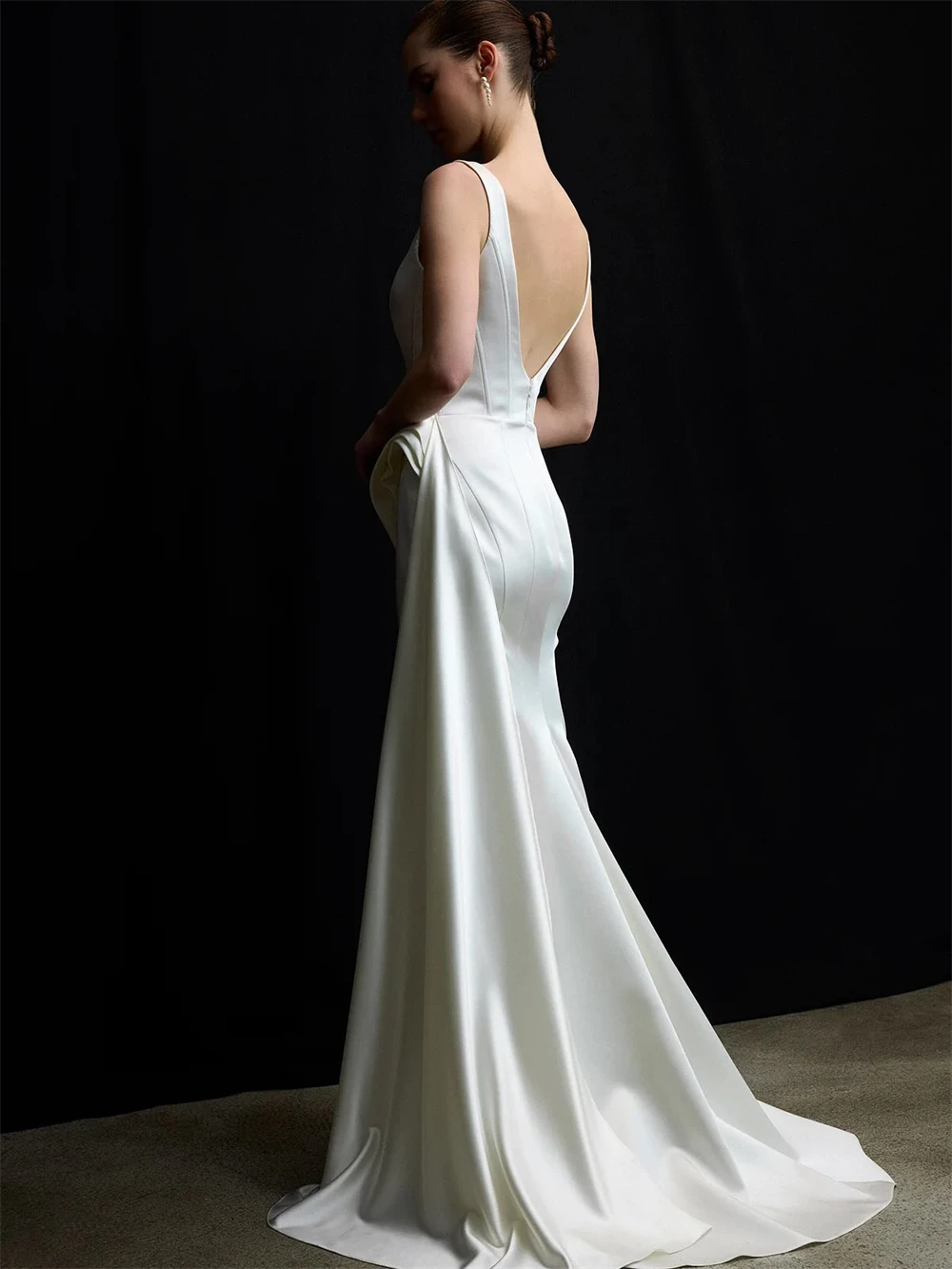 

Customized Classic Satin Wedding Dress Dreamy Square Collar Sleeveless Elegant Party Dresses Woman Temperament Wedding Dress