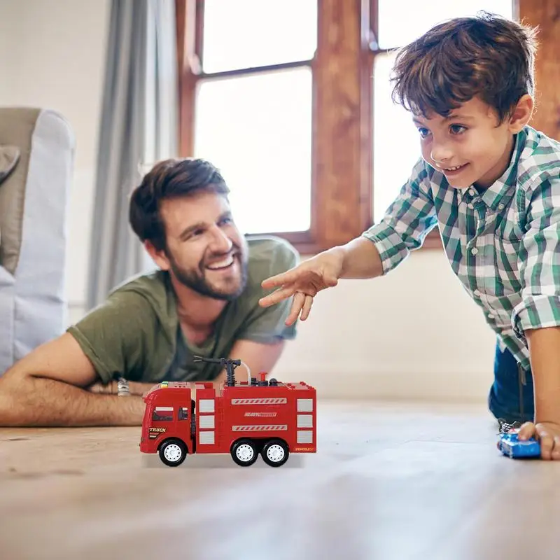 Caminhão de bombeiros para crianças, caminhões de bombeiros, bomba de água de trabalho, motor de caminhão de bombeiros vermelho com luzes de escada, sirenas realistas para meninos e meninas