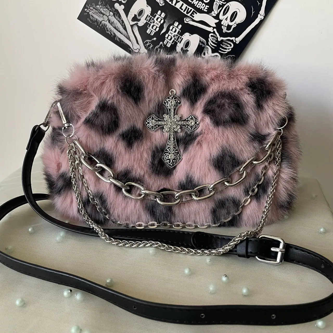 

Chic Pink Leopard Crossbody Bag Embellished Faux Fur Bag with Double Chains Elegant Women’s Tote Bags