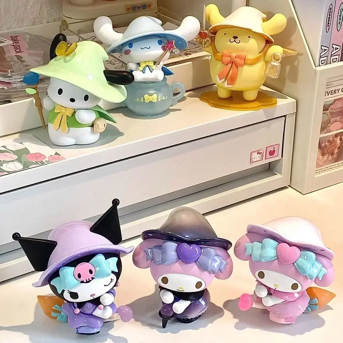 2024 New Arrival Miniso Sanrio Magic Story Series Kuromi Pacha Dog Cinnamoroll Big Eared Dog Figurka Model Lalka Prezenty Urodzinowe