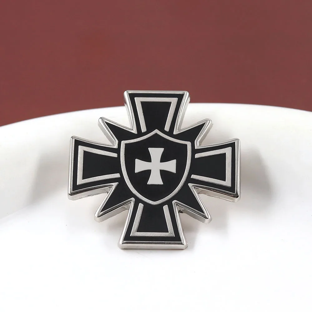 Medieval Knight's Shield And Cross Brooch Vintage Maltese Cross Lapel Pin Suitable For Backpacks Hats Badges Fashion Accessories