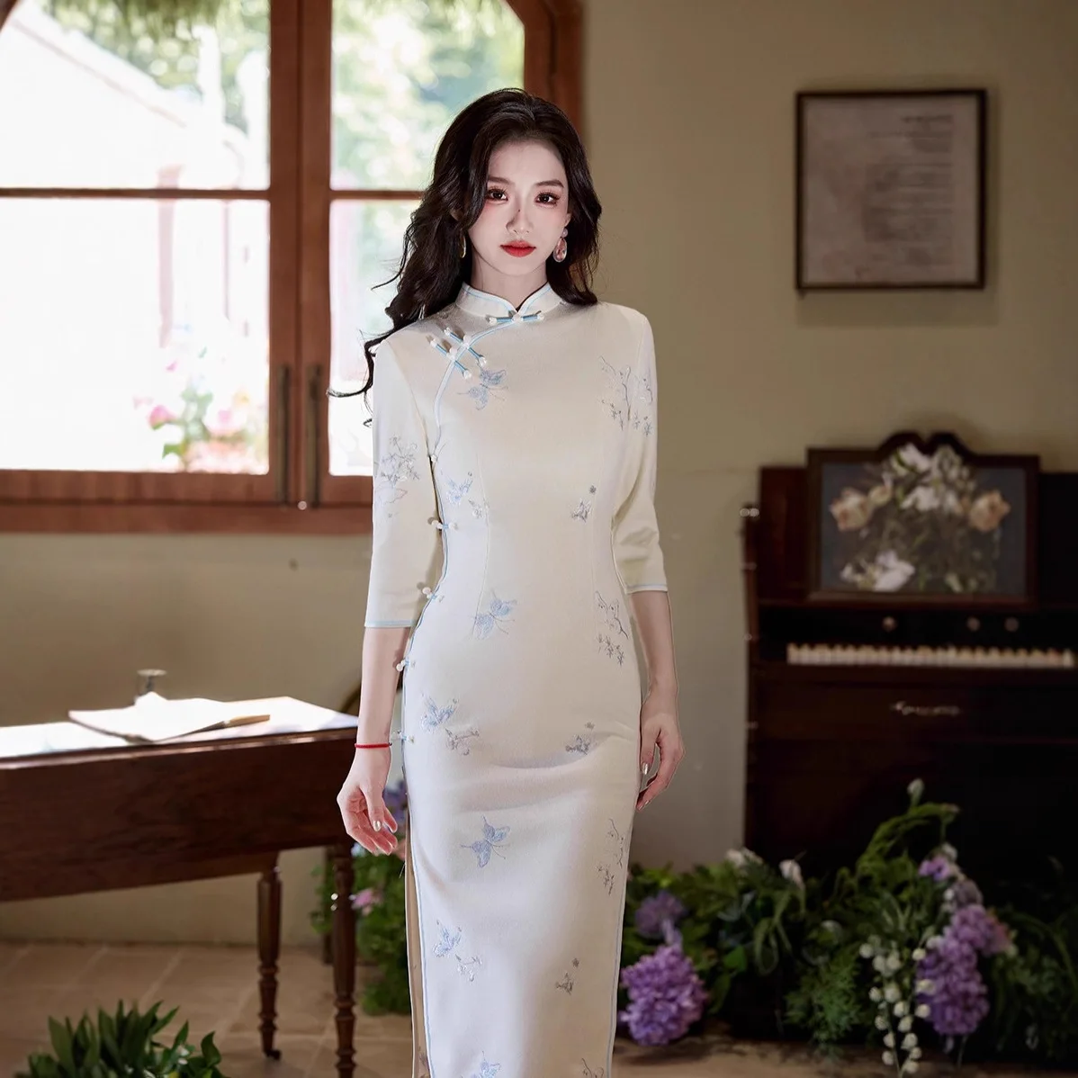 

Beige Autumn/Winter Butterfly Embroidered Mid Sleeve Cheongsam 2025 New Chinese Style Improvement for Young Girl Qipao