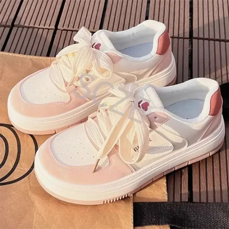 2024 Sneakers sportive da donna Casual Kawaii Canvas nuove scarpe versatili con fondo spesso scarpe sportive vulcanizzate con fondo piatto femminile