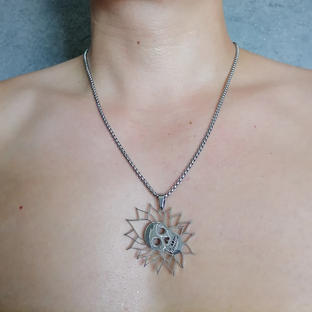 Collar con Colgante de Calavera ICP de Acero Inoxidable Pulido para Hombre, Cadena Rolo de 3 mm y 24 Pulgadas, Color Plateado
