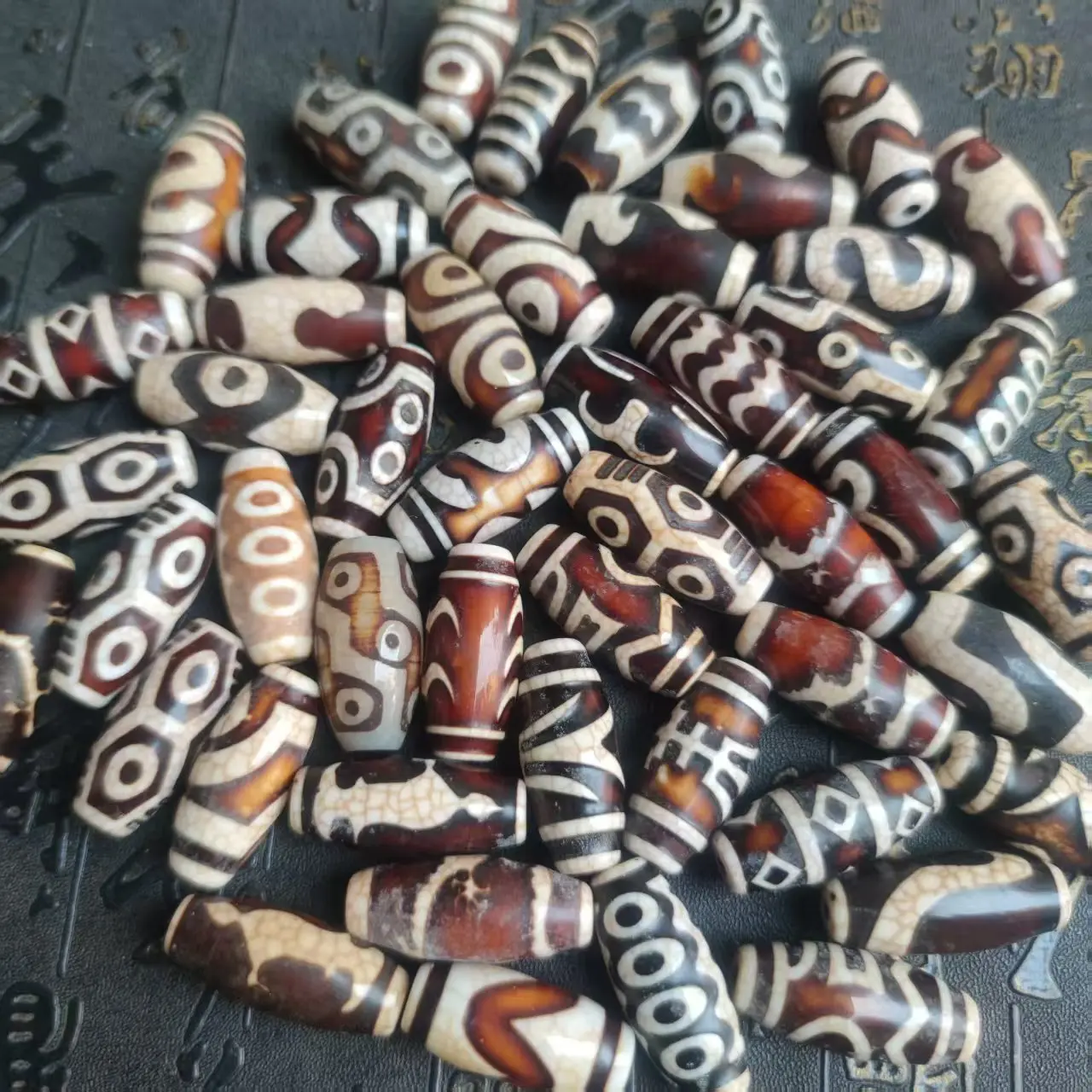 1pcs/lot Dragon Weathered Vein 30mm Long Old Style Different Totems Tibetan dzi beads for DIY Jewelry