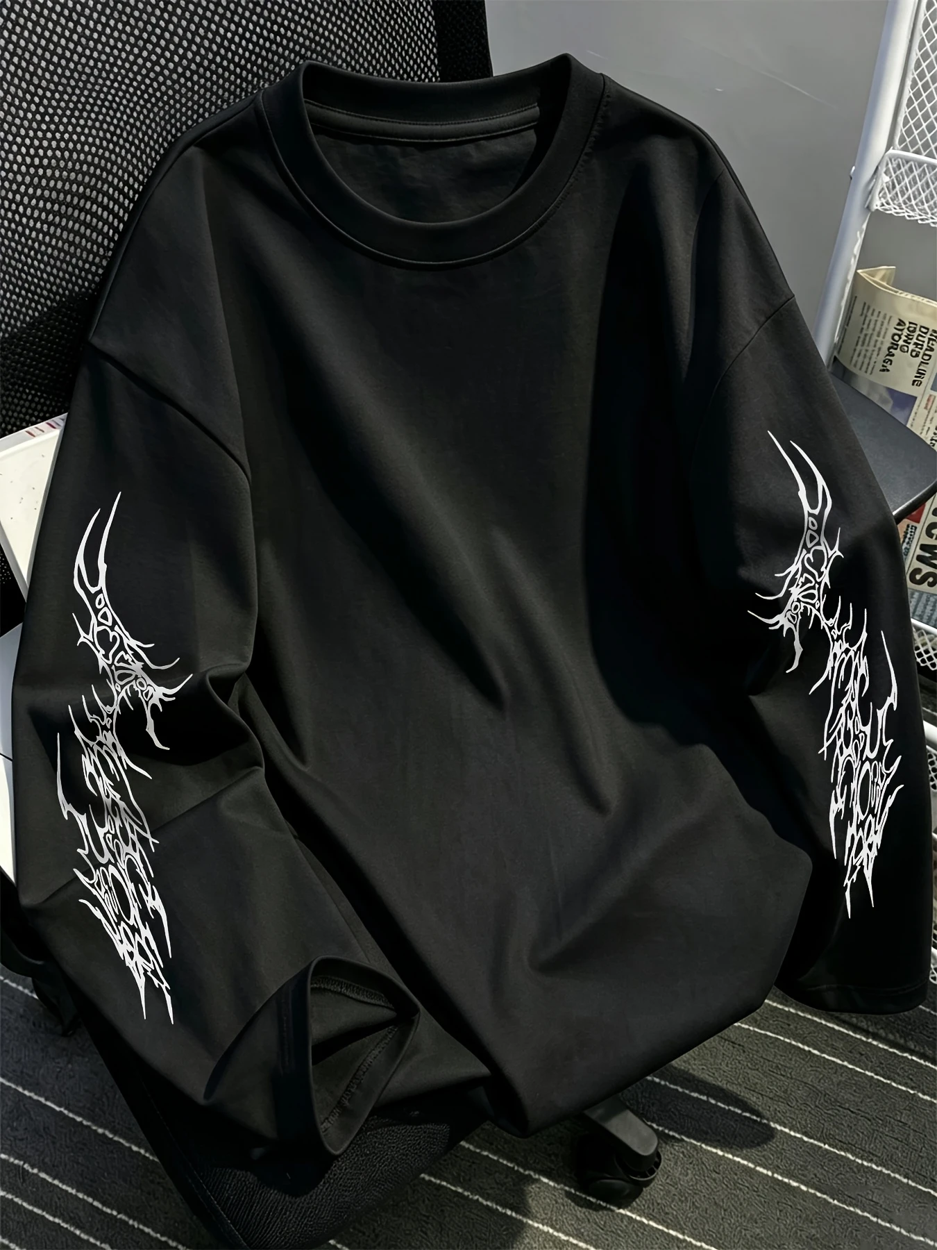 Men's Loose Round Neck Long Sleeved T-shirt with Thorn Nail Arm Sketch Print Punk Subculture Casual Long Sleeved Top