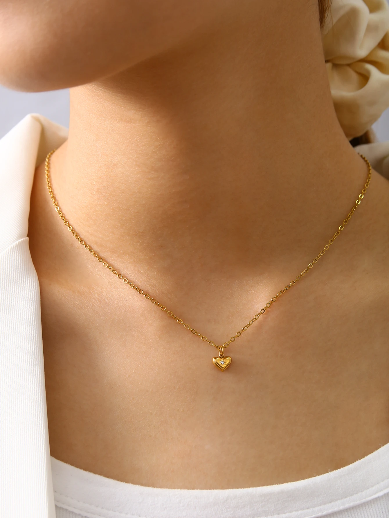 Trendy Fashion Simple Exquisite Senior Sense Stainless Steel Plated 18K Gold With Diamonds Love Pendant Necklace Female