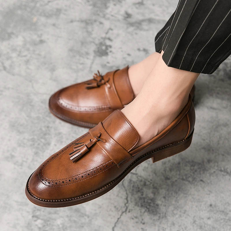 Brock carved a slip-on foot small leather shoes male British Korean version of the trend Sue nightclub hairstylist pointed shoes