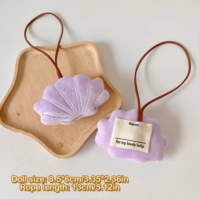 Pendentif coquillage en peluche grinçant, autocollant anti-perte de nom, porte-clés en peluche beurre, breloque pour sac d'école, cadeau de décoration pour sac à dos, mignon