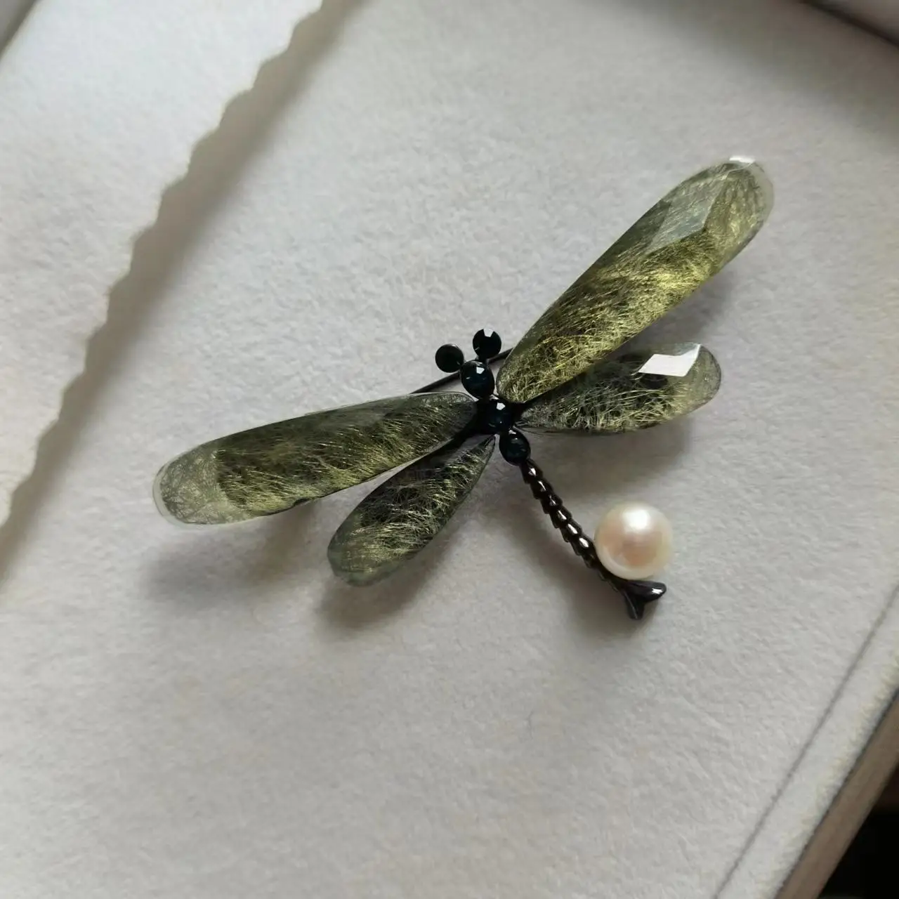 1pcs/lot Animal dragonfly brooch natural freshwater pearls Sophisticated and elegant women's clothing accessories beautiful taki