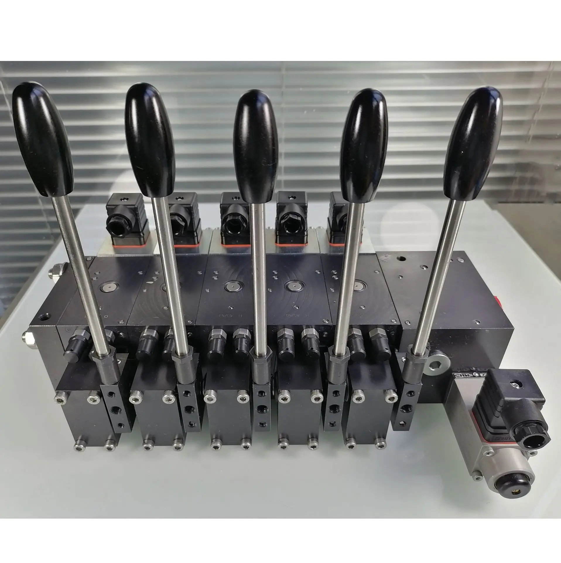 PSL2 Load Sensing Proportional Multi-Way Valve for Fixed Displacement Pump System Open Circuit
