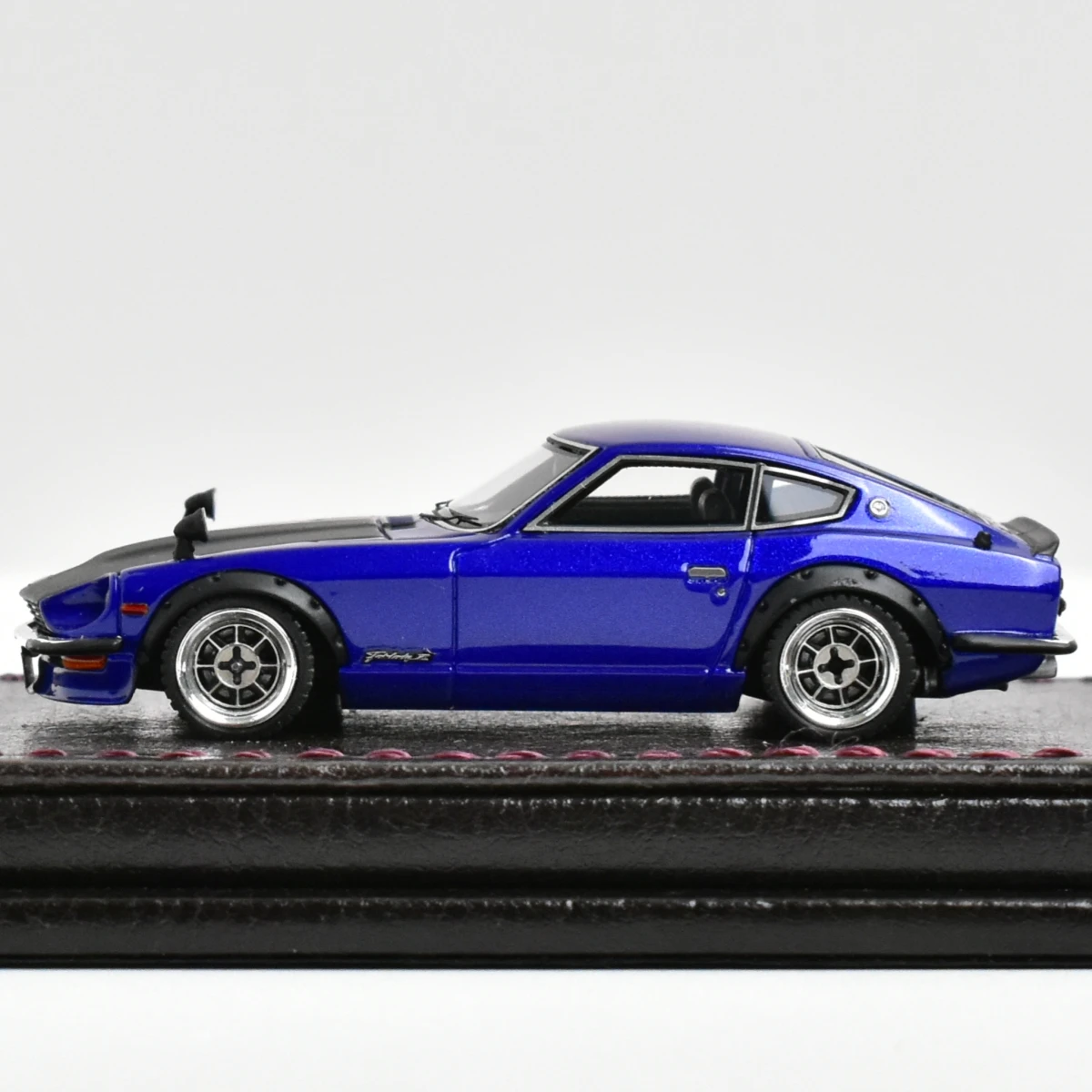Datsun 240Z ミニカー ignition model IG2456 Nissan Fairlady 240ZG (HS30) White – ignition model