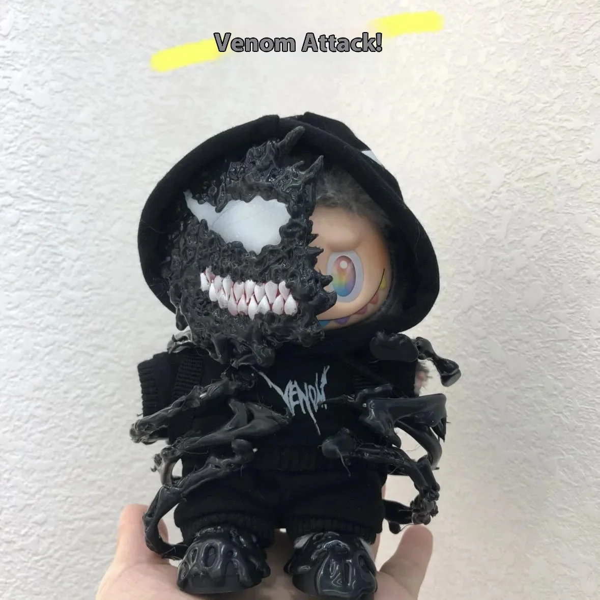 

Halloween Venom Style Outfit for 17cm Doll Clothes – Fits Labubu V1–V3, Dark Gothic Costume Full Set Replacement Toy Accessory