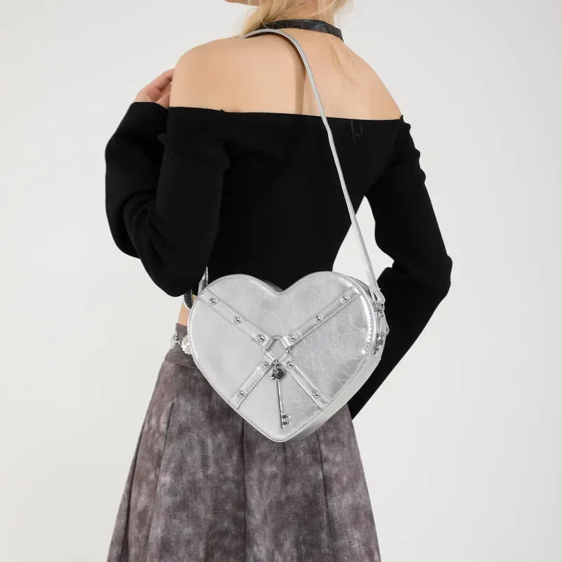 2024 New High-end Cool Girl Style zaini da donna Fashion Design borse a forma di cuore Y2K borsa a tracolla multifunzionale da donna