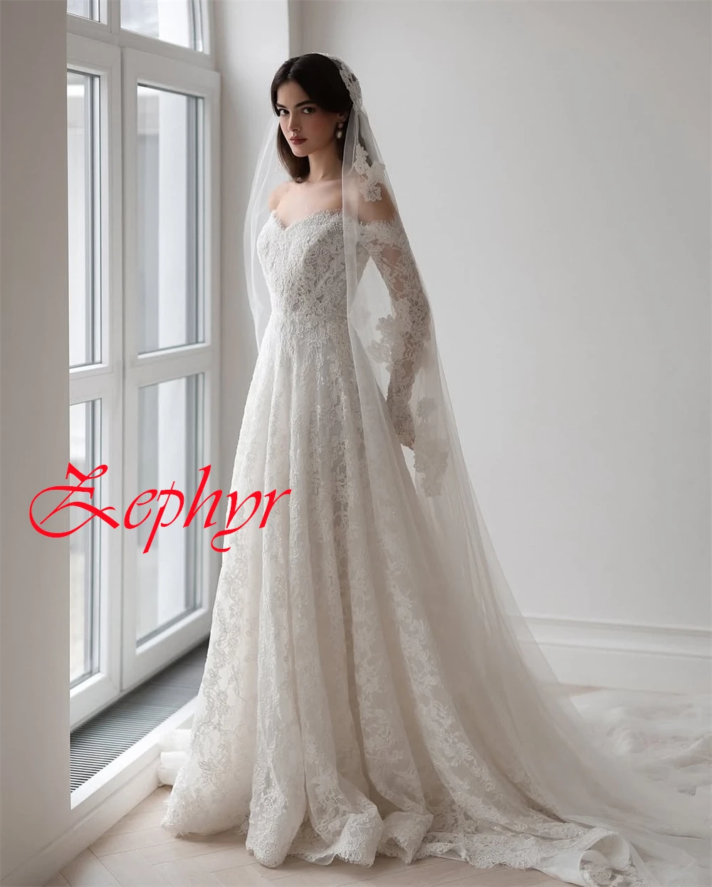 Robe de mariée en dentelle blanche exquise personnalisée, élégante, sans bretelles, manches longues, traîne chapelle, dos nu, avec des Appliques