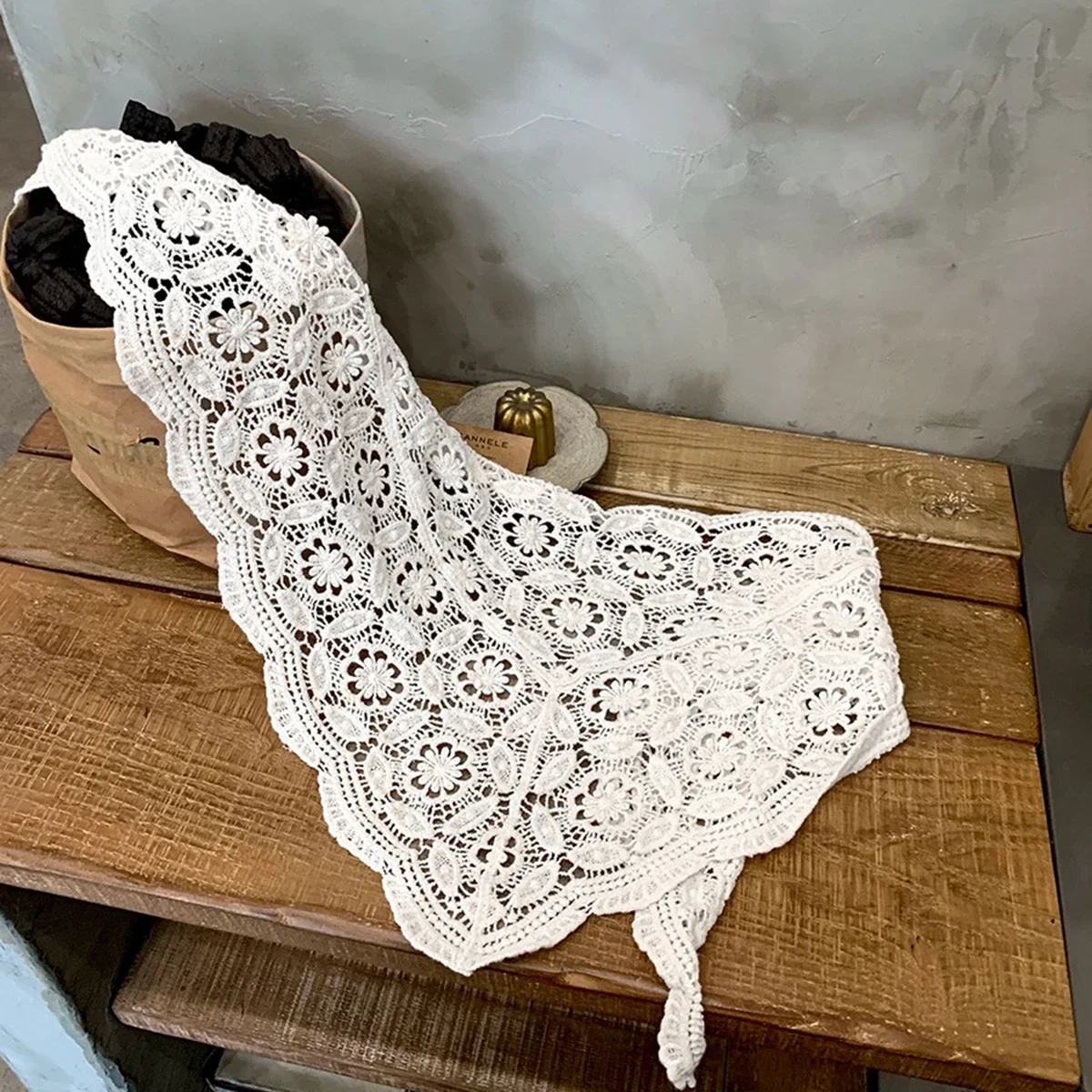 

Однотонный вязаный крючком цветок, весенне-летняя кружевная тонкая верхняя одежда, маленькая шаль, женский завязанный шарф