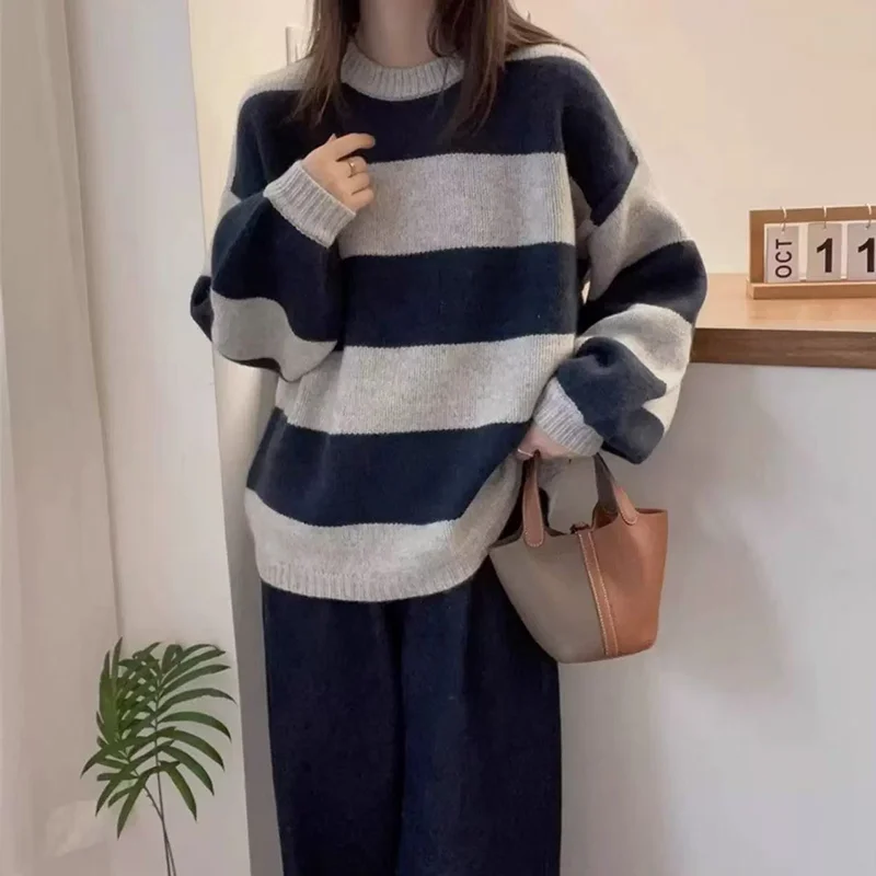 

Simple striped round-neck cashmere knitted sweater women loose long-sleeved top versatile autumn and winter wool base sweater
