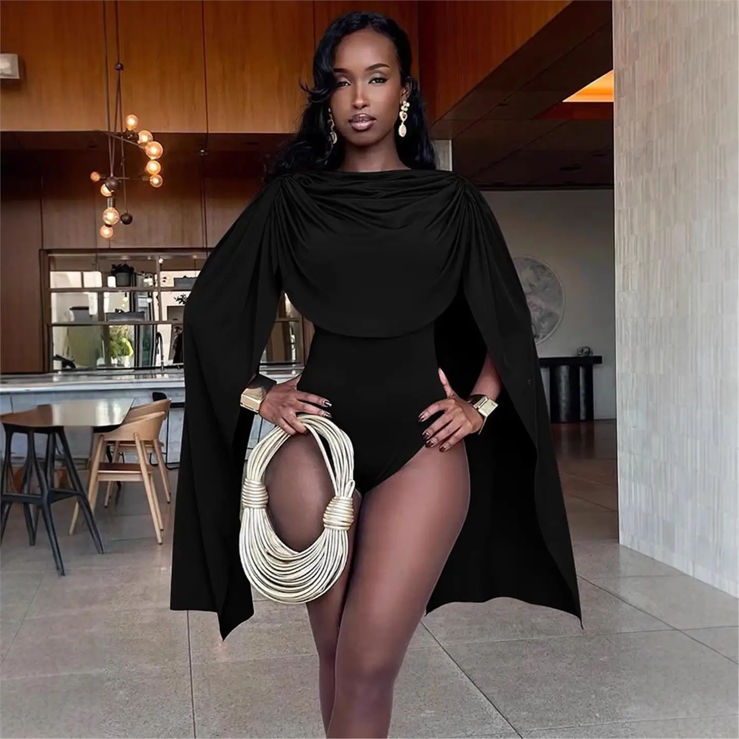 

Элегантный облегающий комбинезон с высокой талией и дизайнерским акцентом для важных мероприятий от китайского бренда Pure E-commerce S