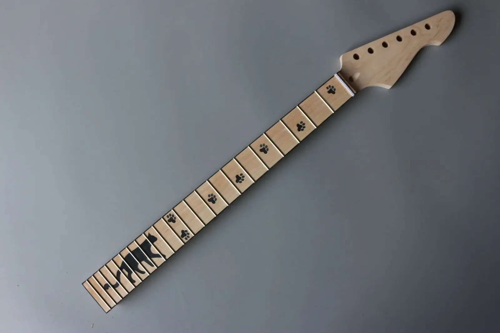 

Maple guitar neck 22 fret 25.5inch Canada Maple Fretboard Vine Inlay Bolt On y8-2