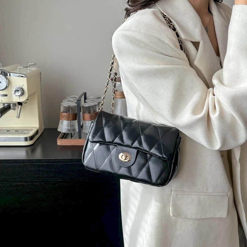 

Solid Crossbody Bags for Women Korean Style Versatile Handbags Aesthetic Luxury Ladies Fashionable PU Chain Design Square Bags