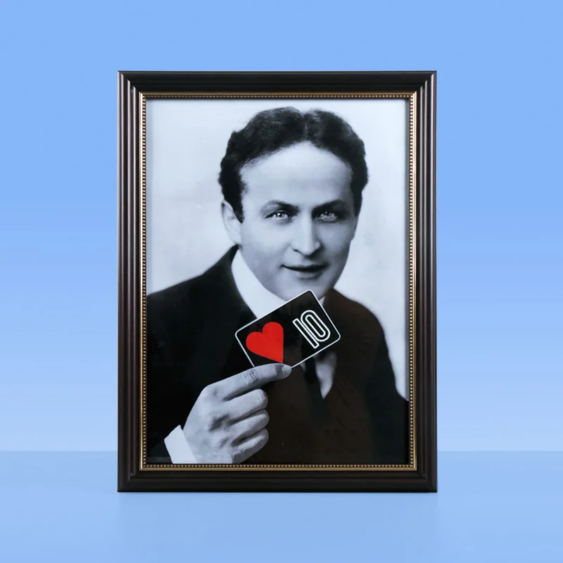 

Магические трюки с использованием реквизита Houdini 52 Prediction: предсказания без использования больших сцен, контроль над мышлением.