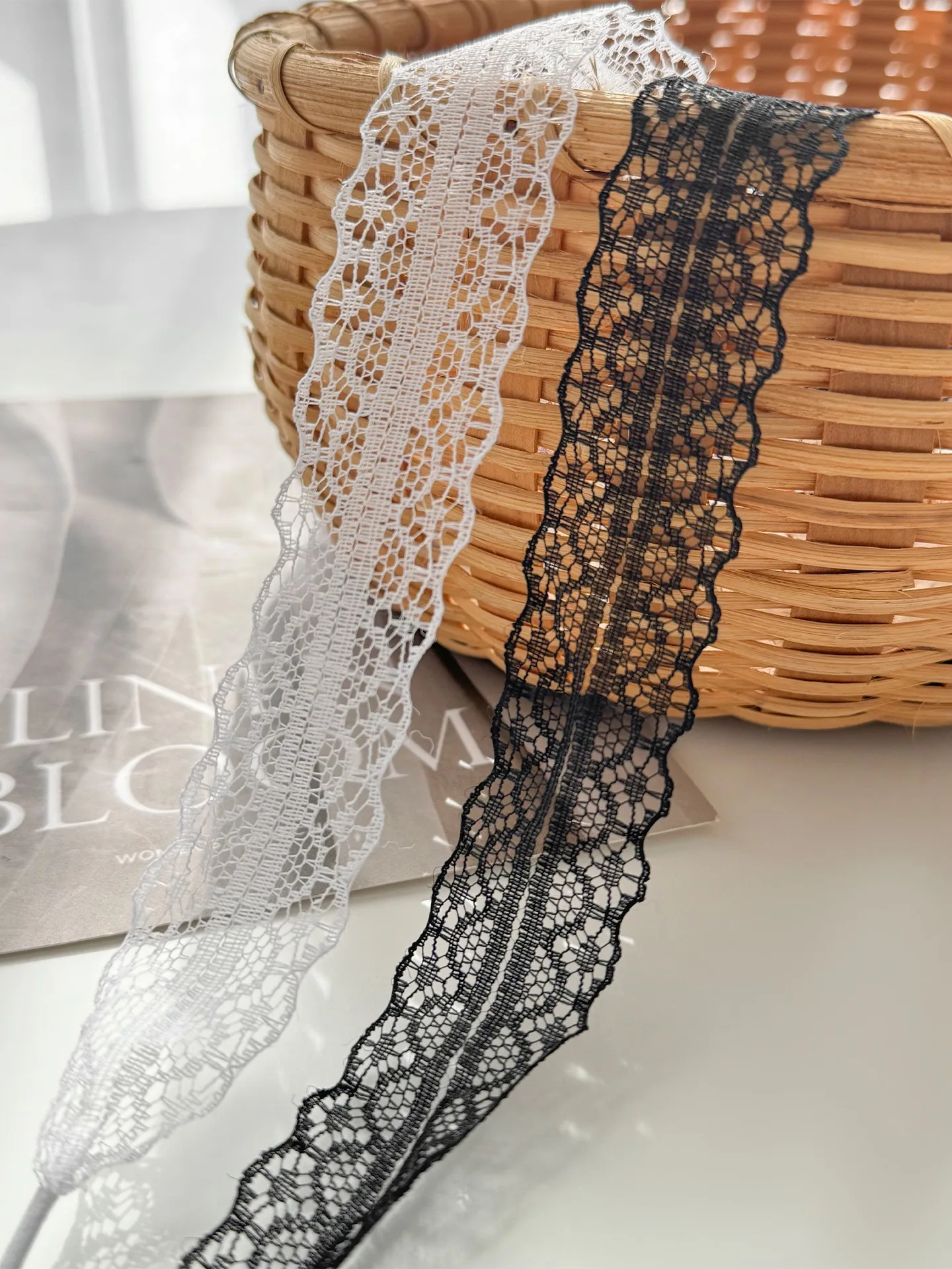 1 Pair Fancy Flat Braided Lace Shoelaces 2.9cm Width Black White Silk for Ballet Sneakers And German Training Shoes