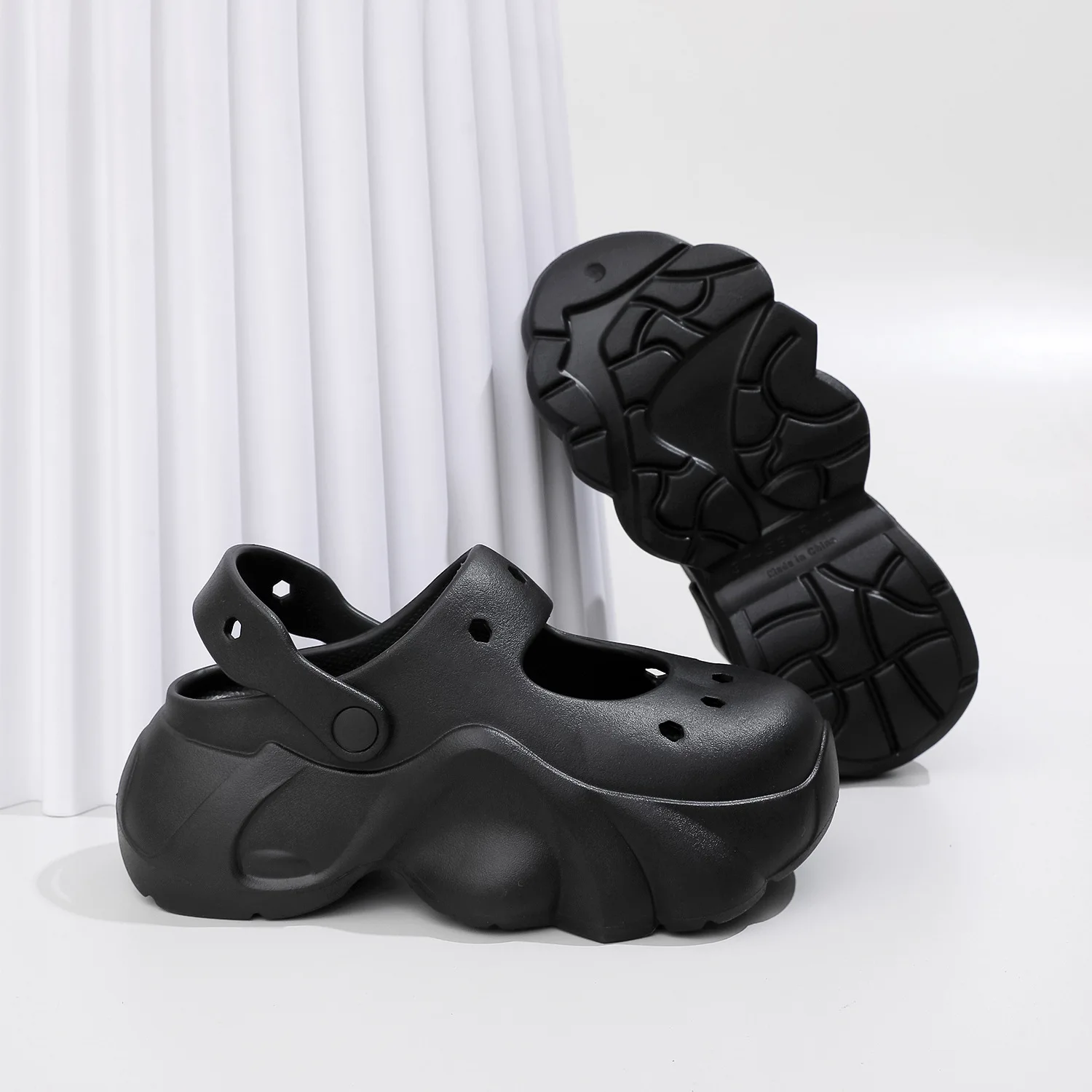 Girls Platform Shoes Non-slip Outdoor Female Beach Sandals Light EVA Women Hole Shoes Soft Sole Comfort Ladies Summer Slides