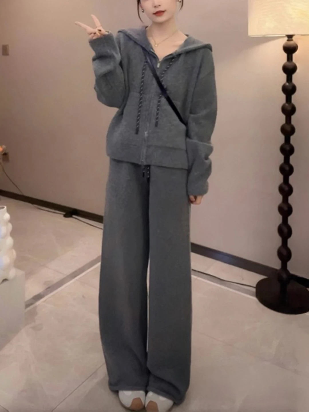 

Женский осенне-зимний шерстяной ленивый костюм, повседневные широкие брюки с высокой талией, толстовка с вязаным верхом, удобная застежка-молния...