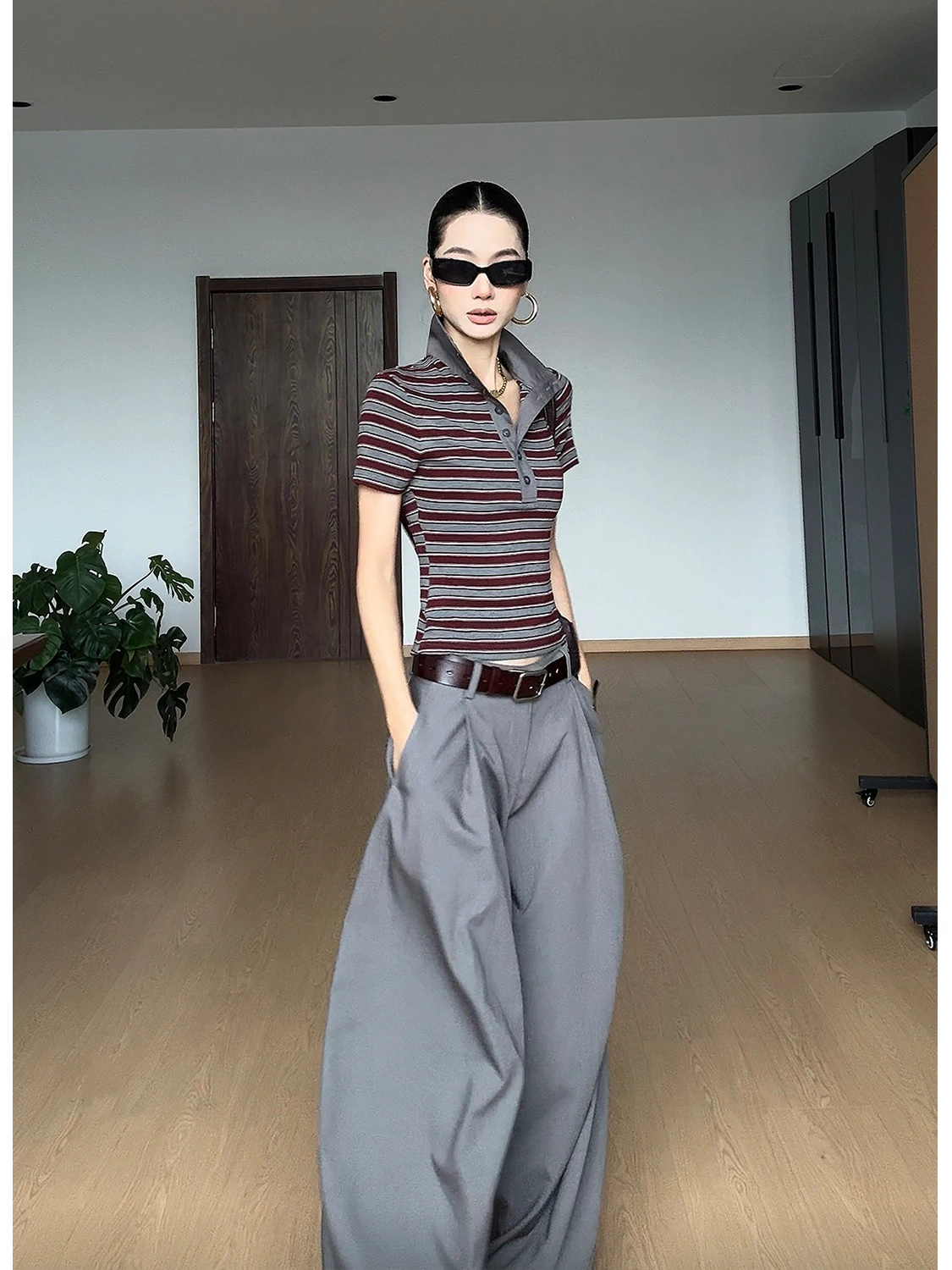 

Комплект CIZZLEMORE: серый полосатый вязаный топ с коротким рукавом и драпированные брюки в американском ретро-стиле, женский модный комплект, весна