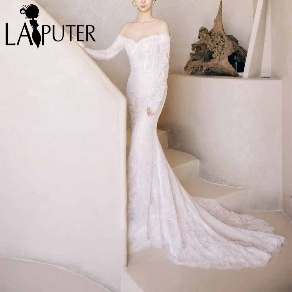 ชุดแต่งงานทรงเมอร์เมดผ้าลูกไม้เนื้อละเอียด แขนยาวเปิดไหล่ ชุดเจ้าสาวผ้าลูกไม้ทรงเมอร์เมดเข้ารูป ชุดราตรีงานแต่งงาน