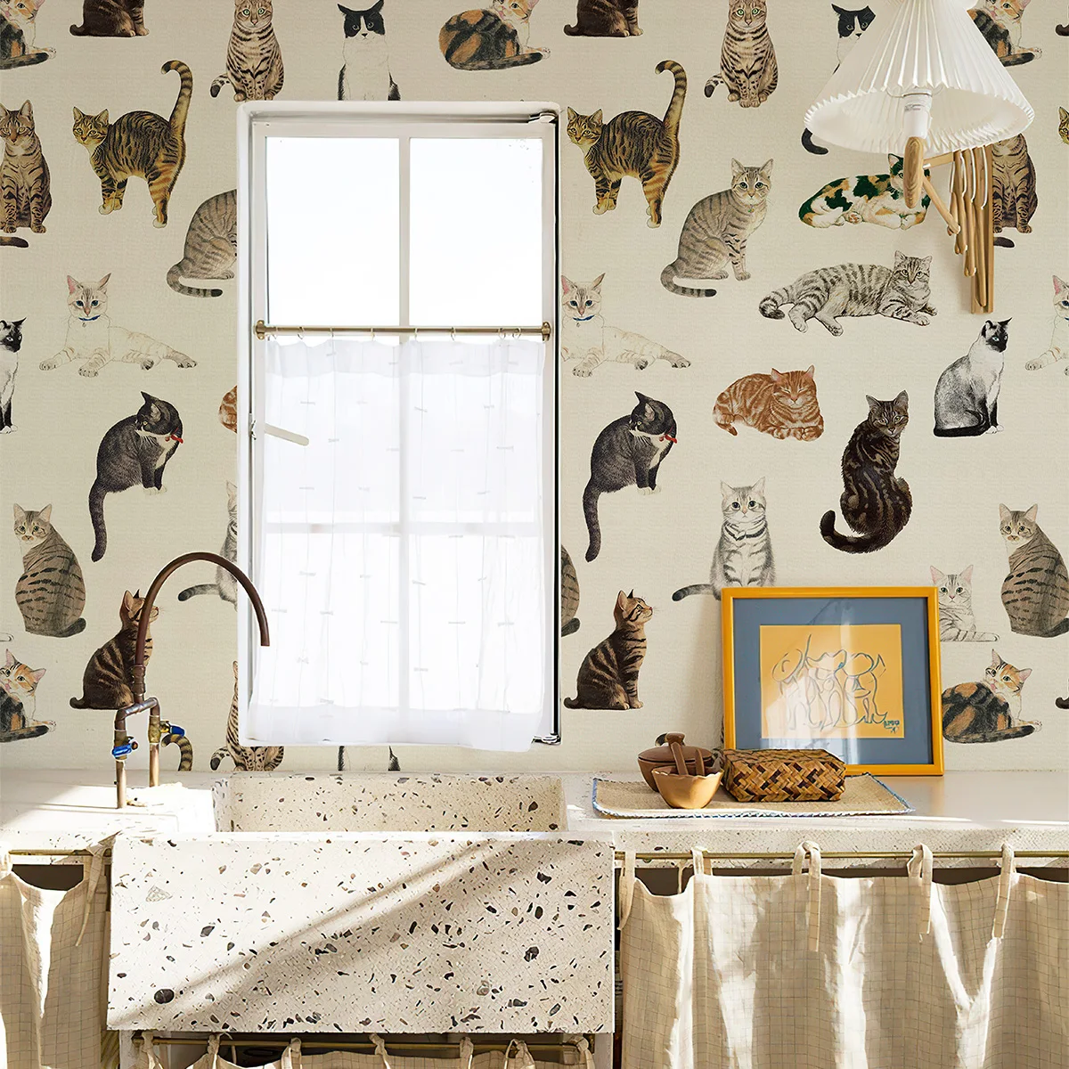 วอลเปเปอร์ลายแมวน่ารักสีเหลืองแบบลอกติด โมเดิร์น กันน้ำ สติ๊กเกอร์ติดผนังไวนิลลายสัตว์ ตกแต่งผนังห้องนั่งเล่นสุดชิคและน่ารัก