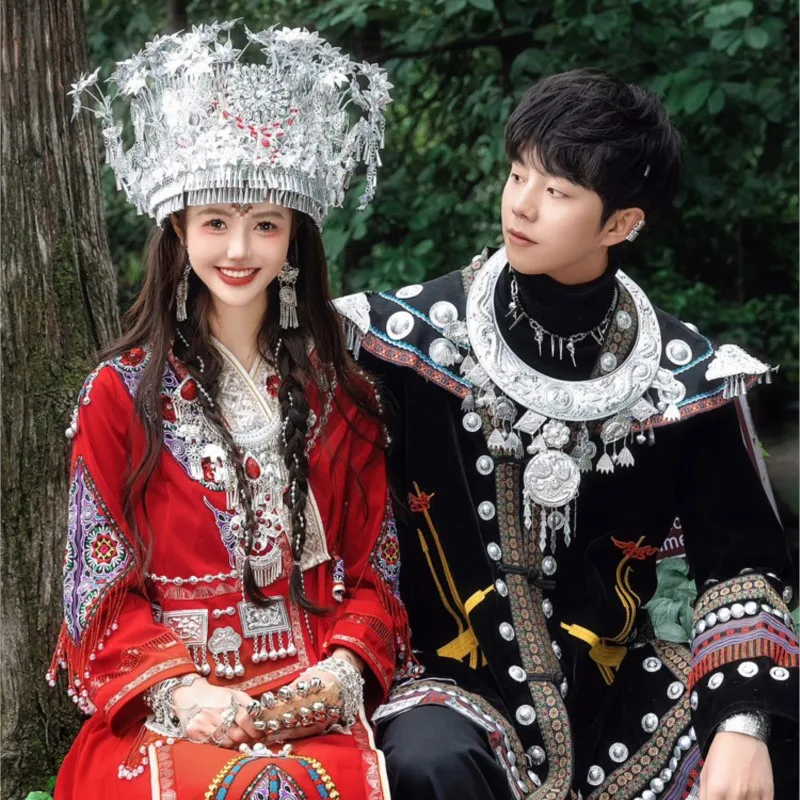 ชุดประจําชาติผู้หญิงปักหมวกกันน็อกคอปกสไตล์งานแต่งงาน