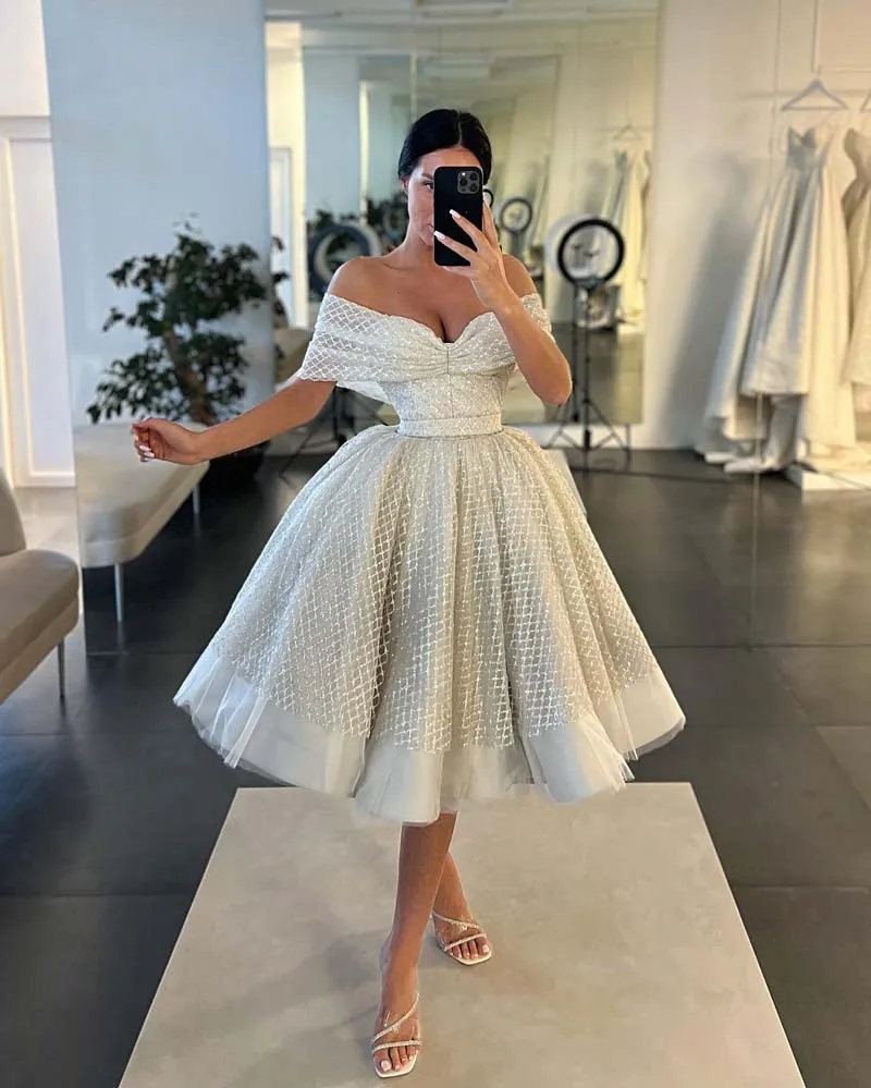 

Chic Off the Shoulder Prom Dress Mesh Sequins Tulle Sweetheart Ball Gowns Knee Length Pleats A Line Party Dress Customized 2025