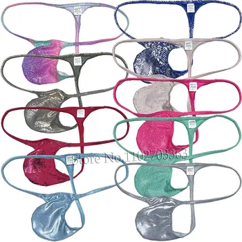 Cueca masculina brilhante com aparência molhada e tanga com bolsa masculina para nadar biquíni posando tangas