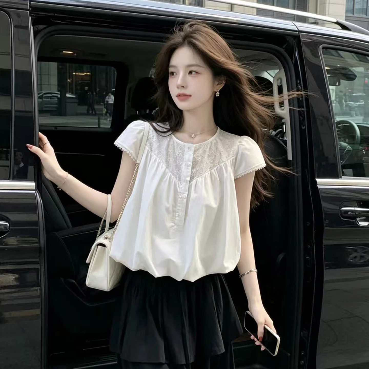 

Artistic Embroidered Bloom Short Sleeve Shirt Women's Style 2026 New Summer Slimming French Style Loose Cotton Top