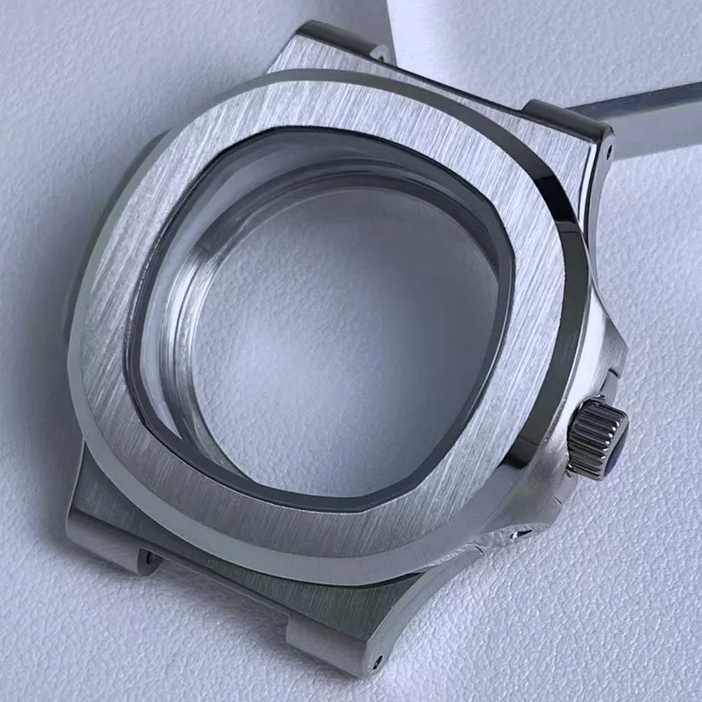 The new 40mm case is compatible with a 30.5mm dial, NH35 movement, waterproof transparent glass back cover and watch accessories