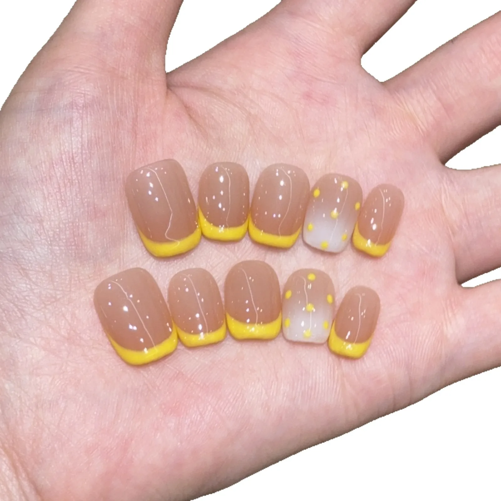 

10pcs Nude Gradient Fake Nails Yellow French False Nails Polka Dot Cat Eye Nail Art Minimalist Summer Short Square Press on Nail