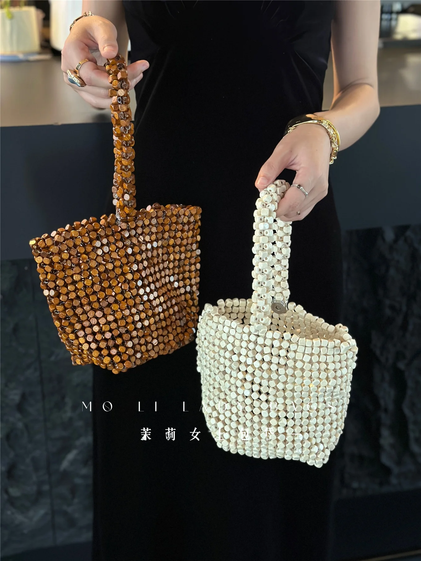 

Elegant Retro Beaded Handbag 2026 New Commuter Shoulder Bag Women's Handbag Woven Design Magnetic Clasp Closure Fashionable