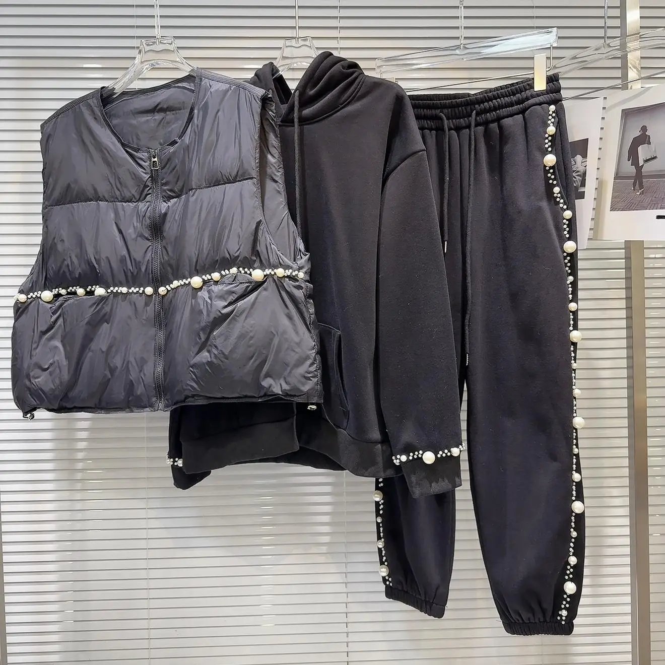 

Winter New Pearl Embellished Fleece Lined Vest Sweatshirt Trousers Three Piece Set Women's Fashion Casual Style Zipper Closure