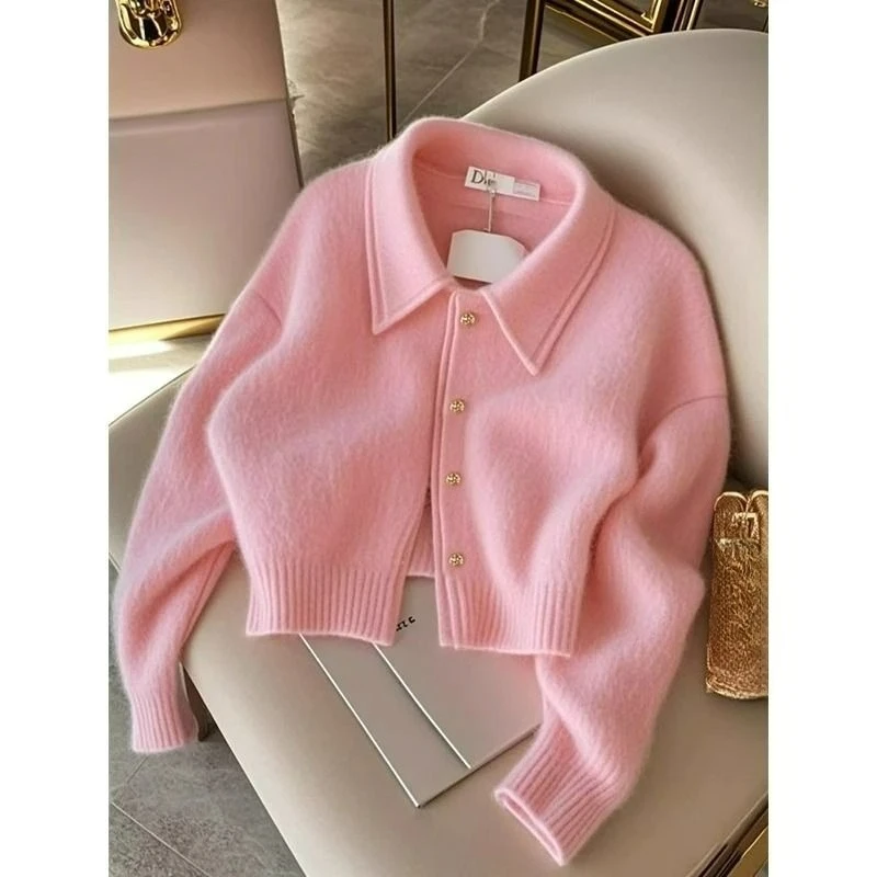 

This 2025 Winter French Light Luxury Style Pink Sweater Coat Is A Laid-back High-end Soft and Super Good-looking Knitted Top