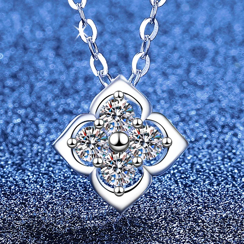 

Vintage-inspired luxury moissanite necklace PT950 white gold diamond pendant Minimalist four-leaf clover necklace Trendy collarb