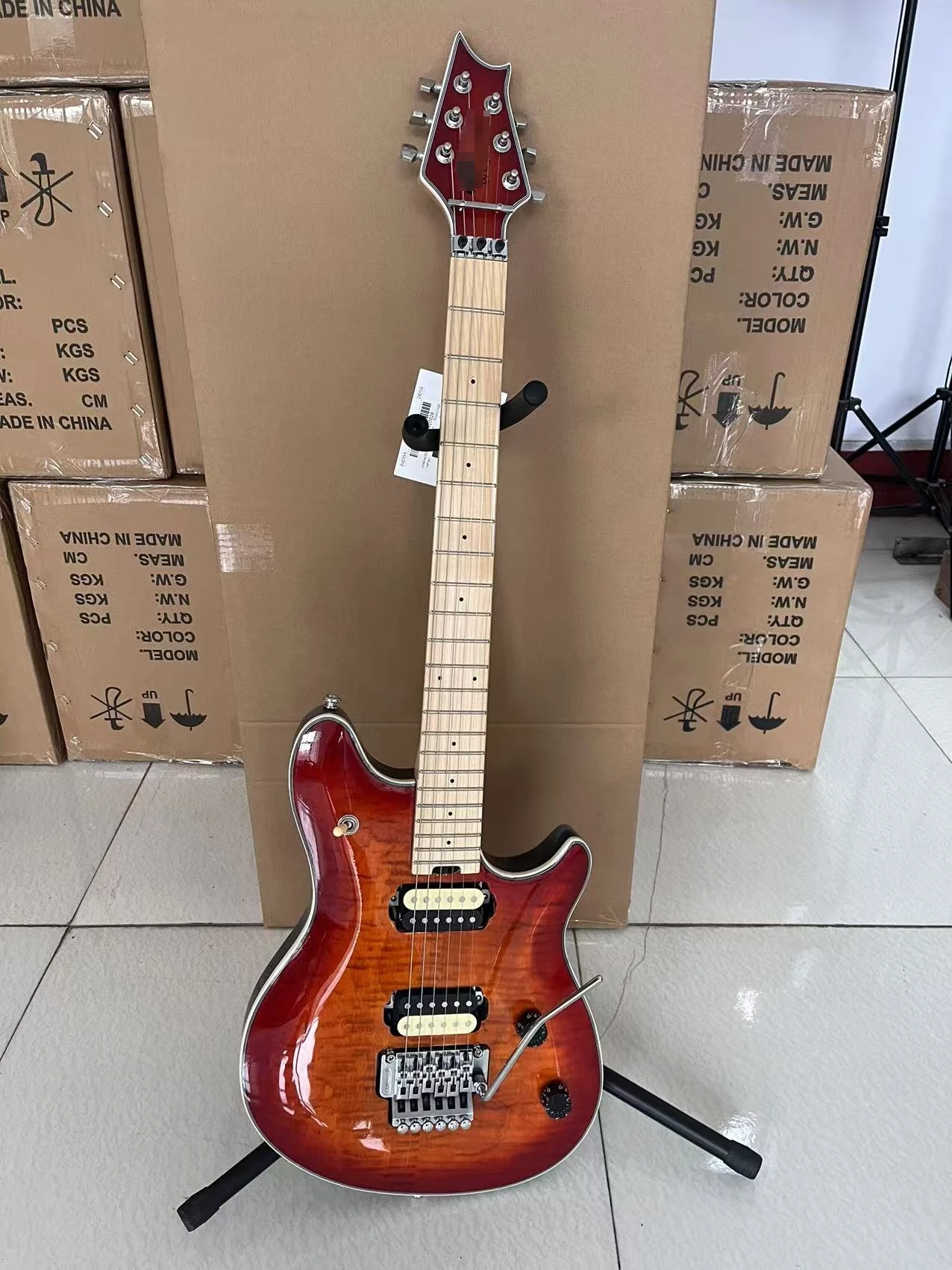 Factory direct sales of high quality electric guitar tomato color on sale chitarra elettrica Guitar with rocker