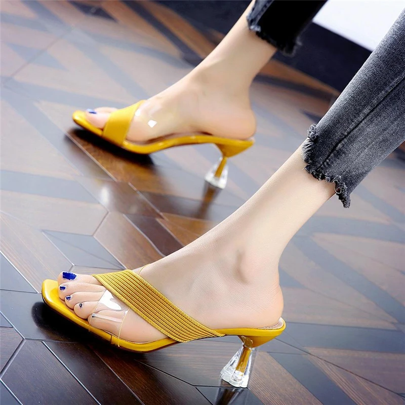 KNCOKAR 2025 Female Slippers Women Fashion High Heels Transparent Medium Heel Elegant Summer Sandals for Girls Women's