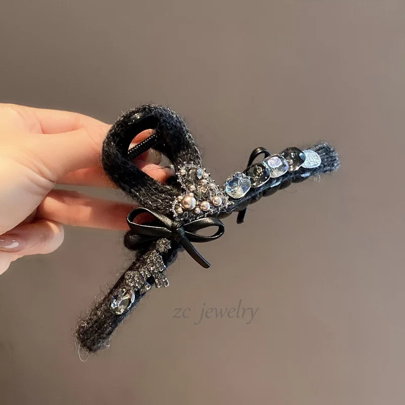 

Heavy Craft Sparkling Diamond Elegant Heart Yarn Bow Hair Claw Clip for Women Fashionable Light Luxury Back of Head Updo Shark C